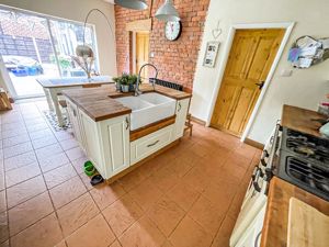 Breakfast Kitchen- click for photo gallery